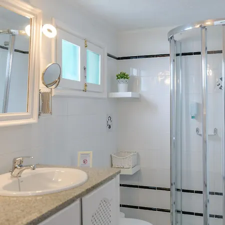 Alpstuga Caracolillos, La Casa