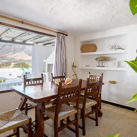 Caracolillos, La Casa * Famara