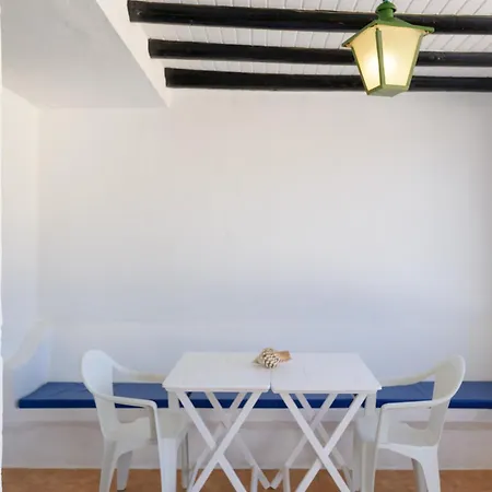 Caracolillos, La Casa Chalé Famara